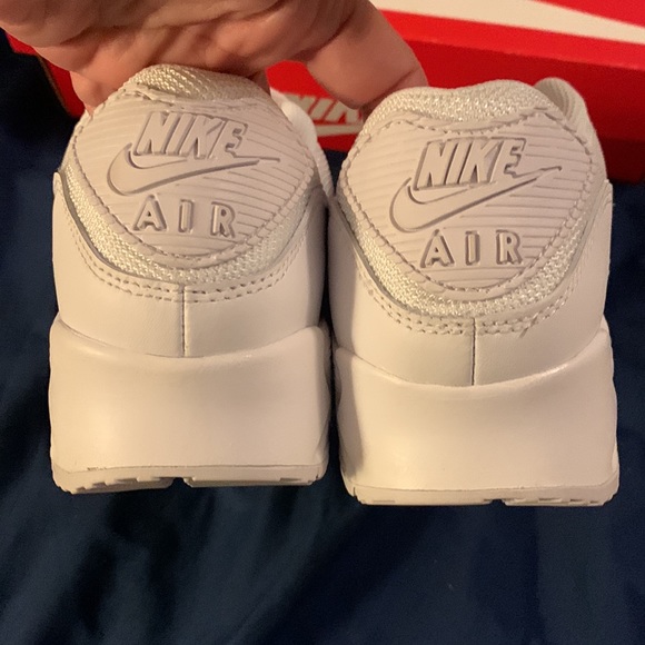 BEAUTIFUL BNIB NIKE AIR SIZE 9.5 SNEAKER - Picture 8 of 9